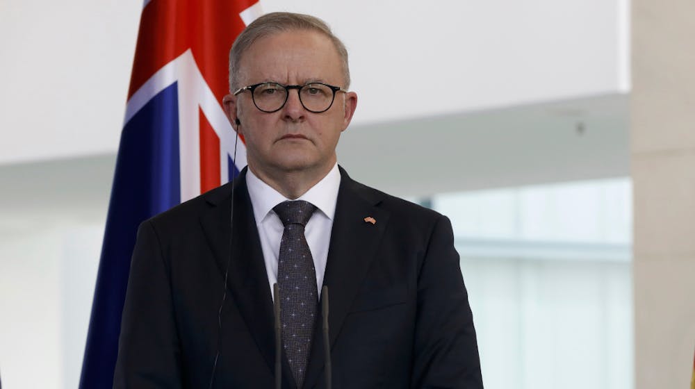 Australia’s Gambling Advertisement Debate: Albanese Defends Partial Ban Amid Calls for Total Prohibition